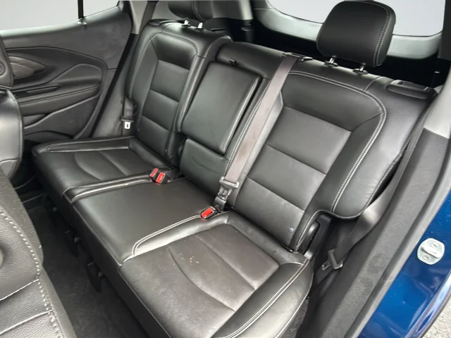 Used 2022 Blue GMC SLT image 25