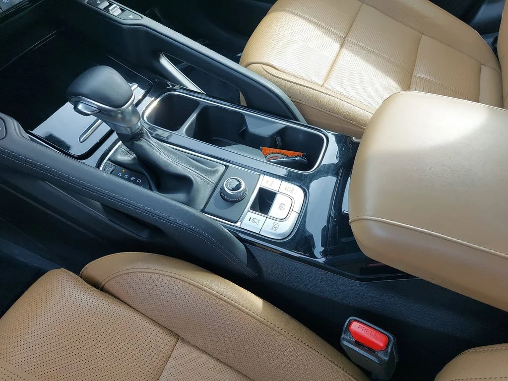 Used 2022 White Kia SX image 24