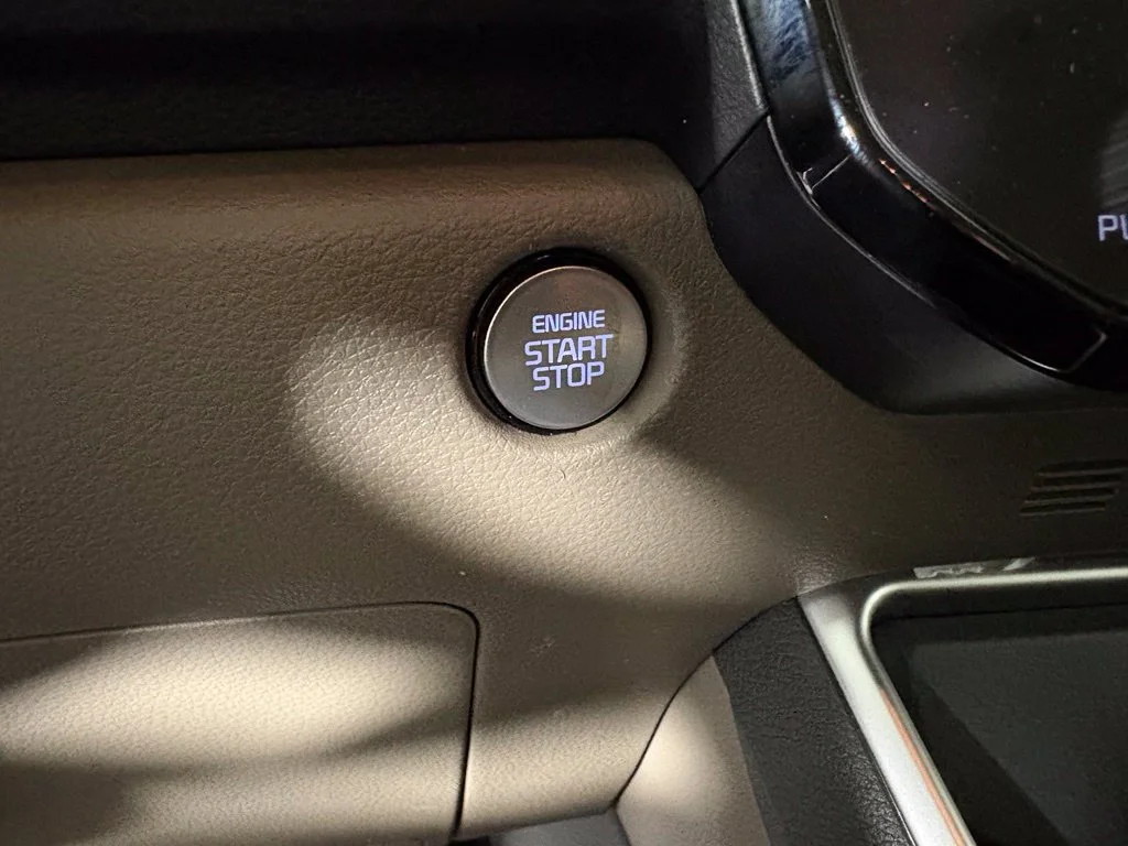 Used 2025 White Kia LXS image 26