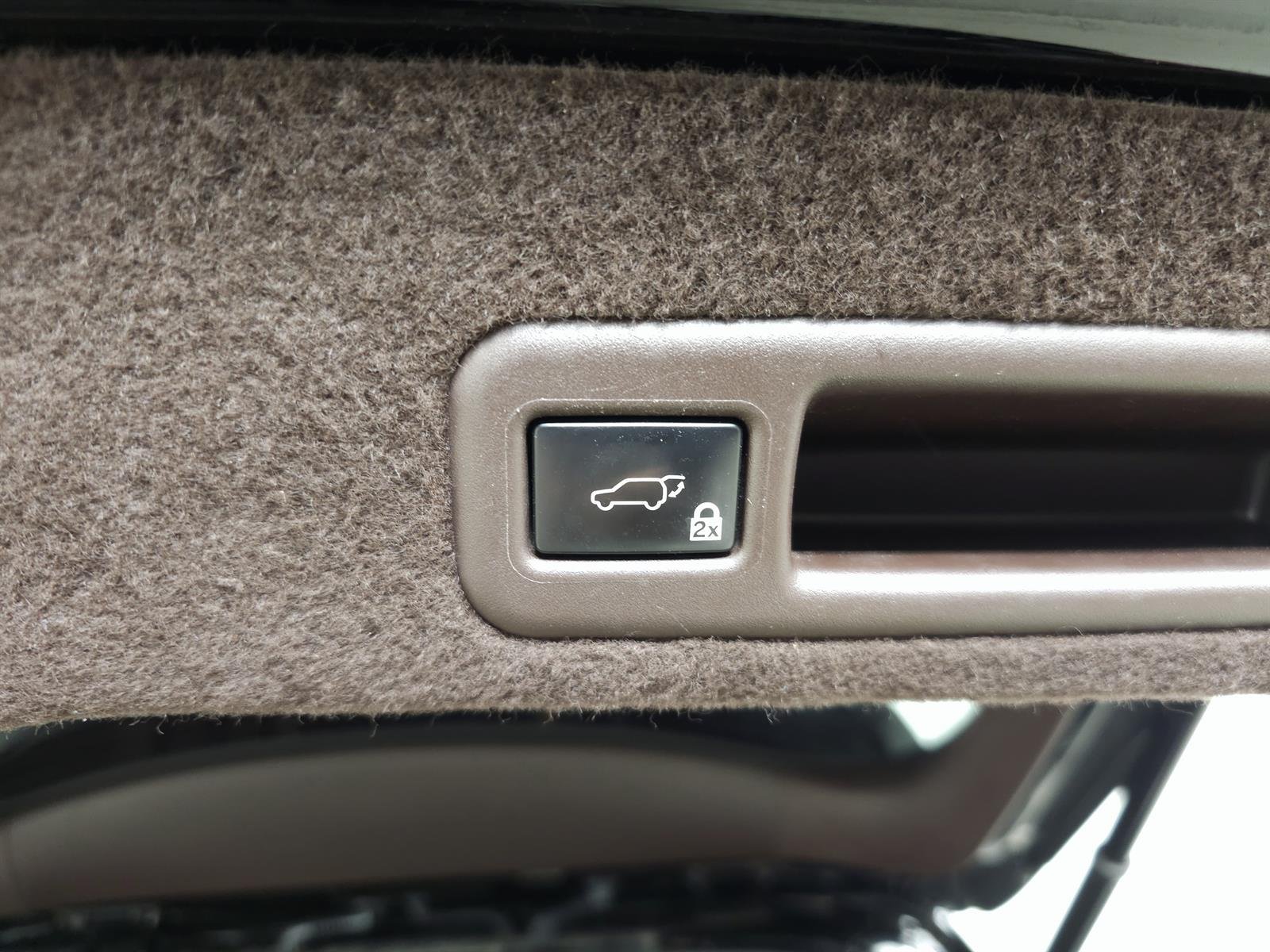 Used 2016 Black Lexus HYBRID image 8