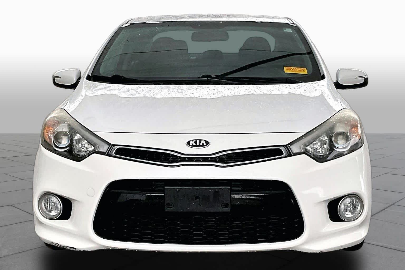 Used 2016 Snow White Pearl Kia EX image 4