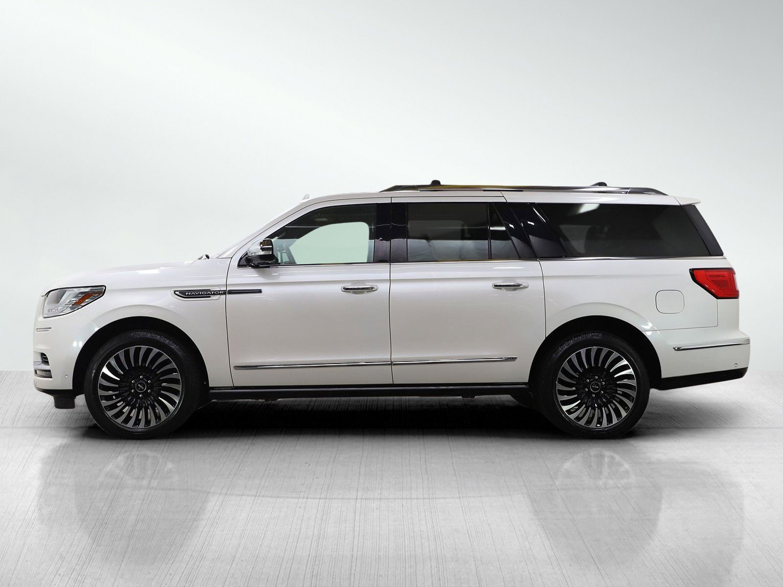 Used 2019 Lincoln Navigator Black Label with VIN 5LMJJ3TT8KEL10078 for sale in Wayzata, Minnesota