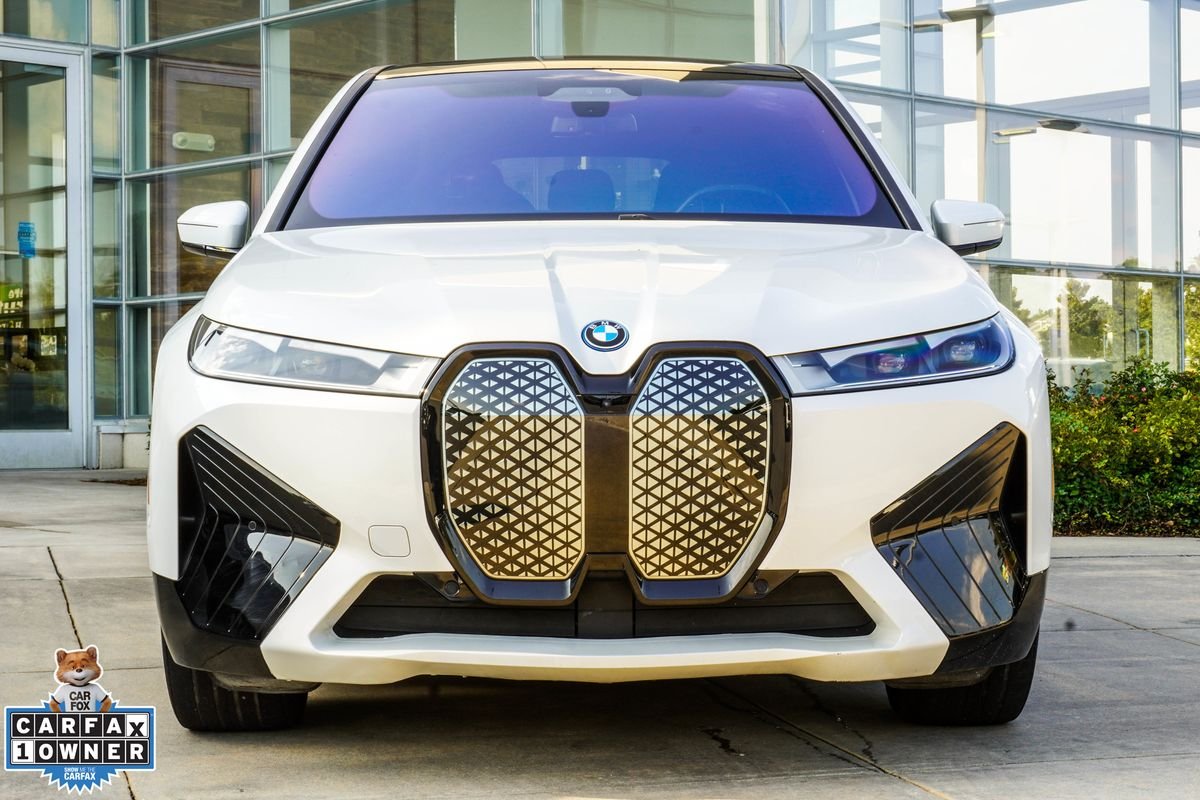 Used 2024 White BMW xDrive50 image 7