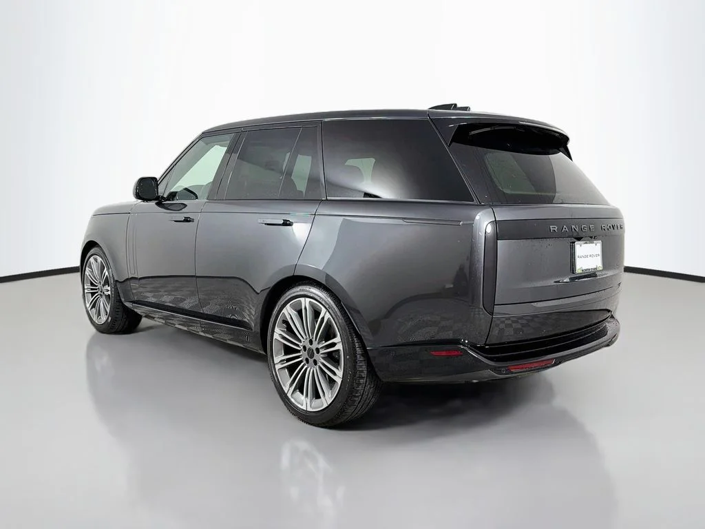 New 2026 Carpathian Gray Premium Metallic Land Rover SE image 7