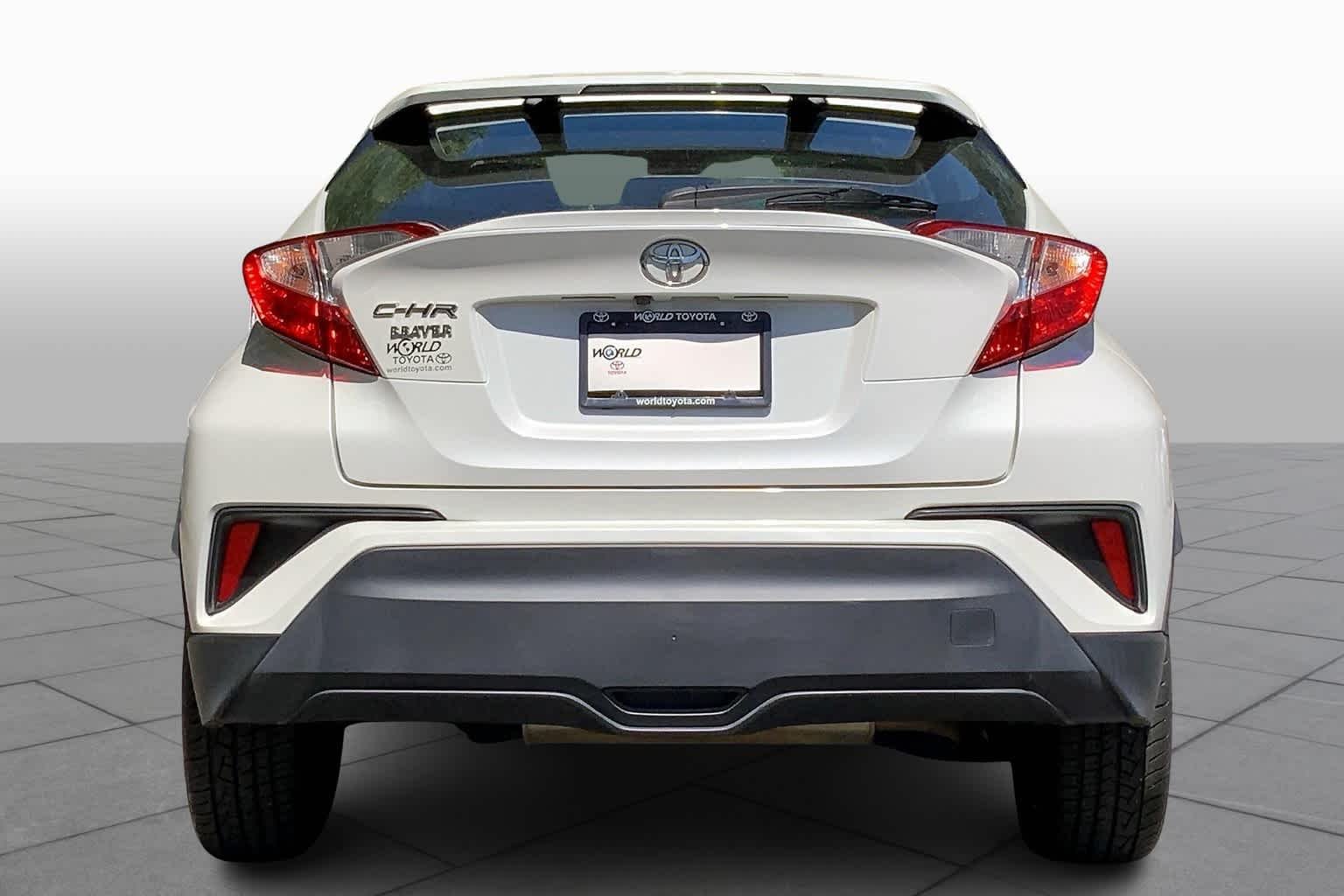 Used 2018 Blizzard Pearl Toyota XLE image 4