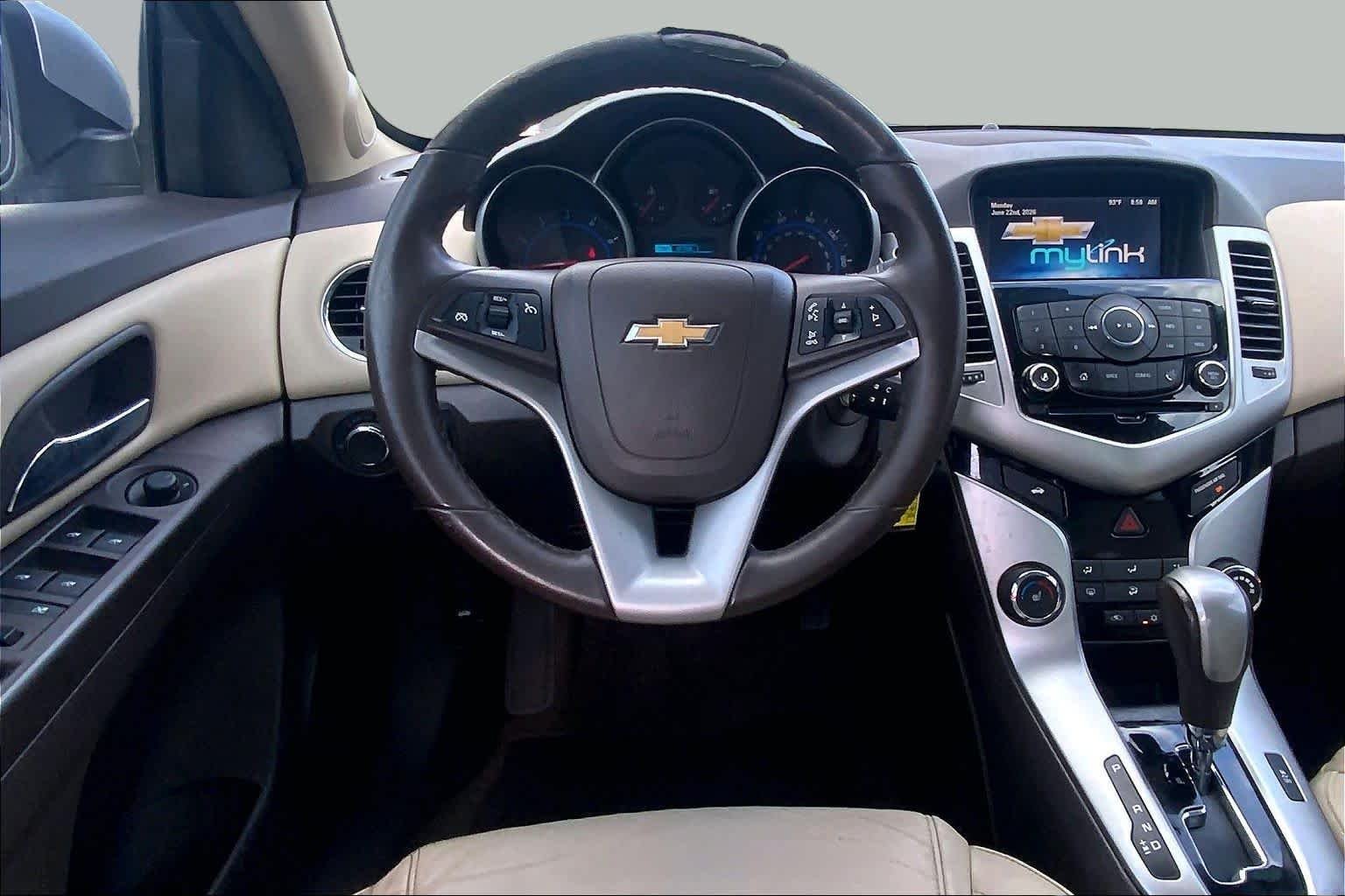 Used 2016 Silver Ice Metallic Chevrolet LT image 6