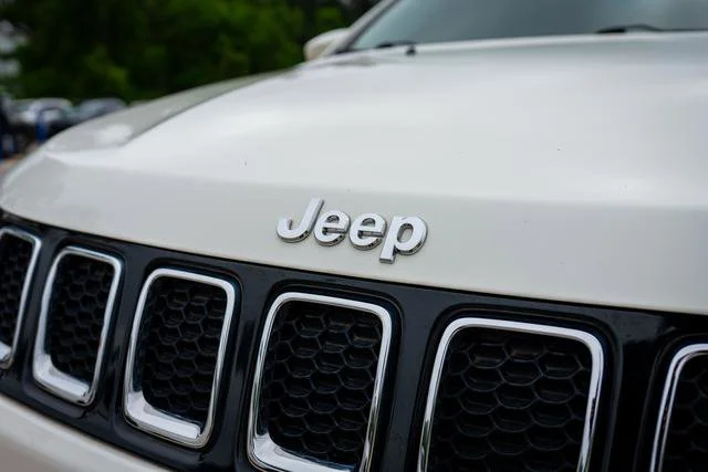 Used 2019 White Clearcoat Jeep Limited image 13