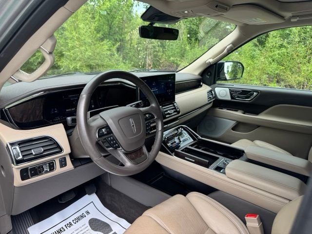 Used 2023 Radiance Metallic Lincoln Reserve image 9