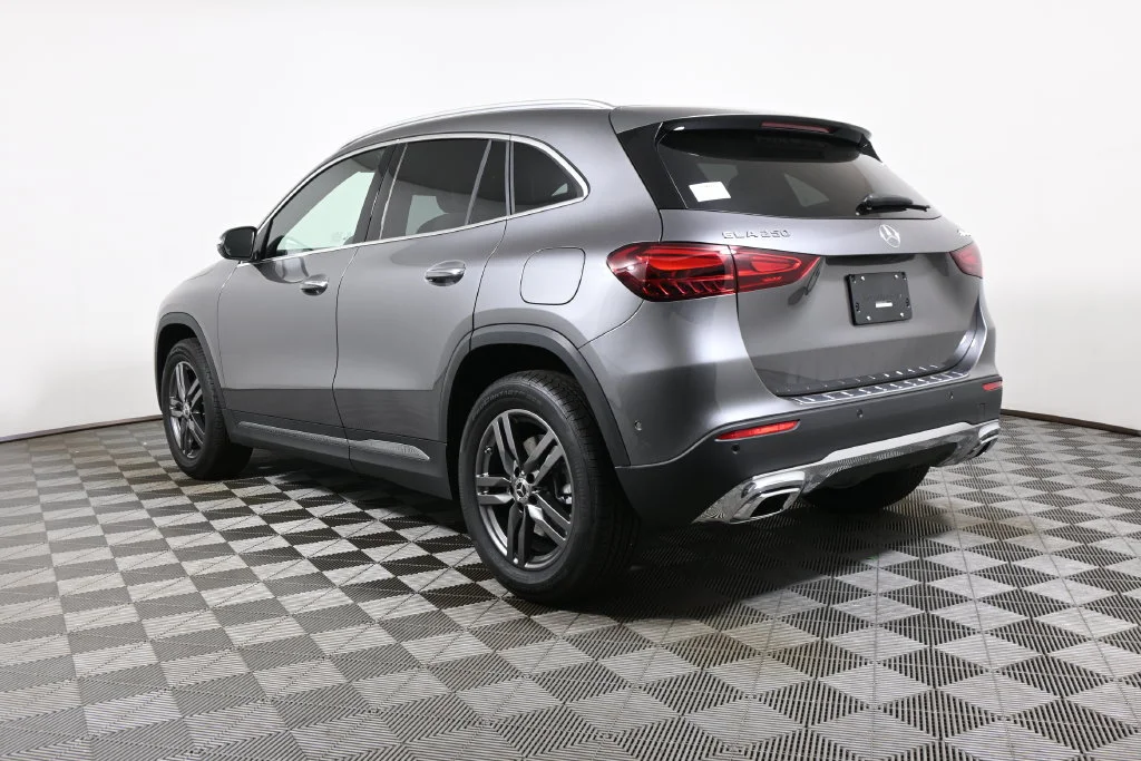 Used 2026 Gray Mercedes-Benz GLA 250 image 5