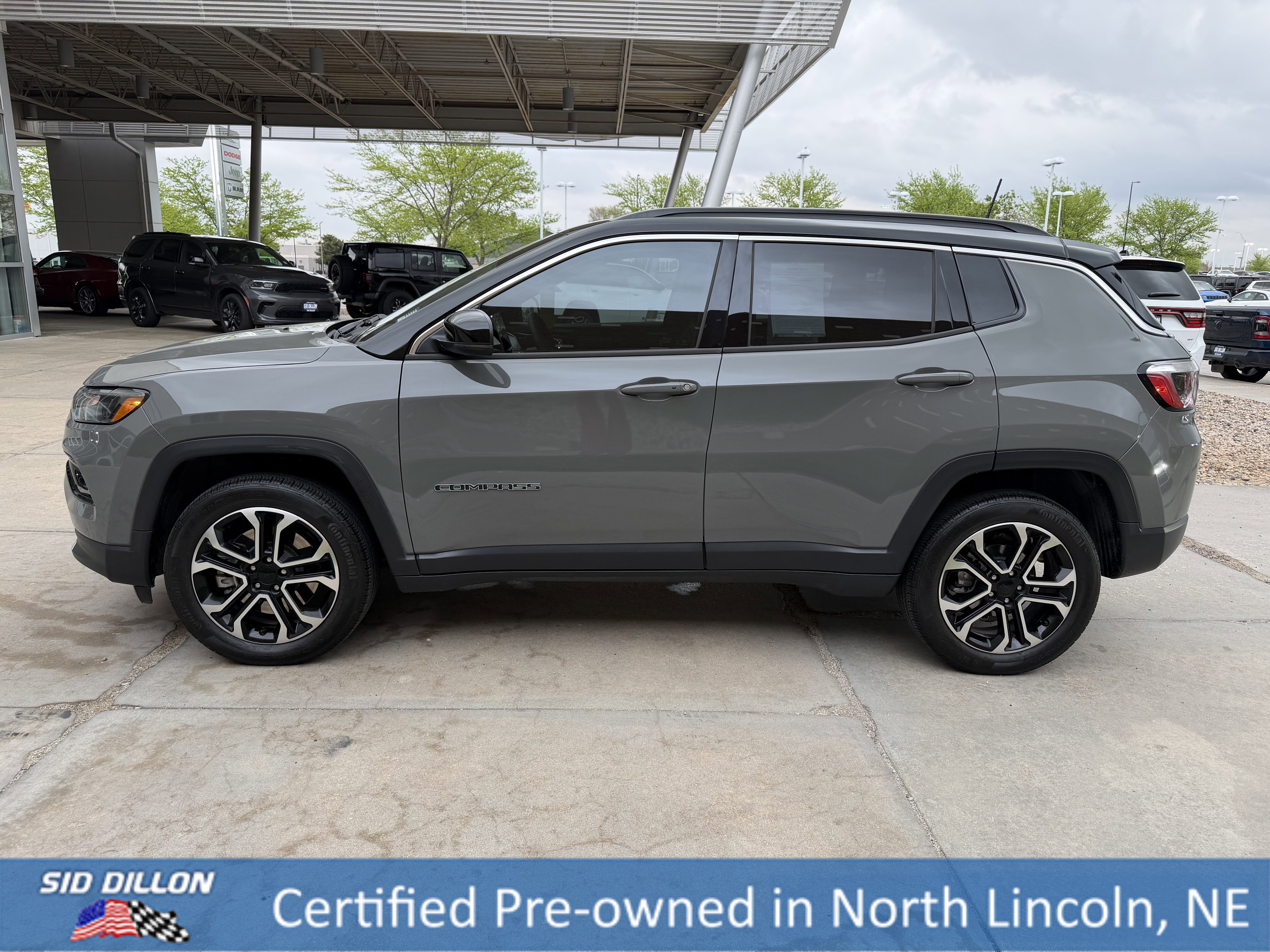 Used 2024 Sting-Gray Clearcoat Jeep Limited image 2