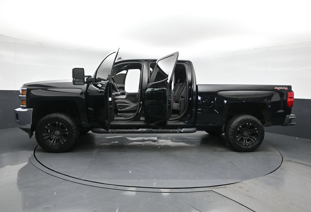 Used 2015 Black Chevrolet LT image 25