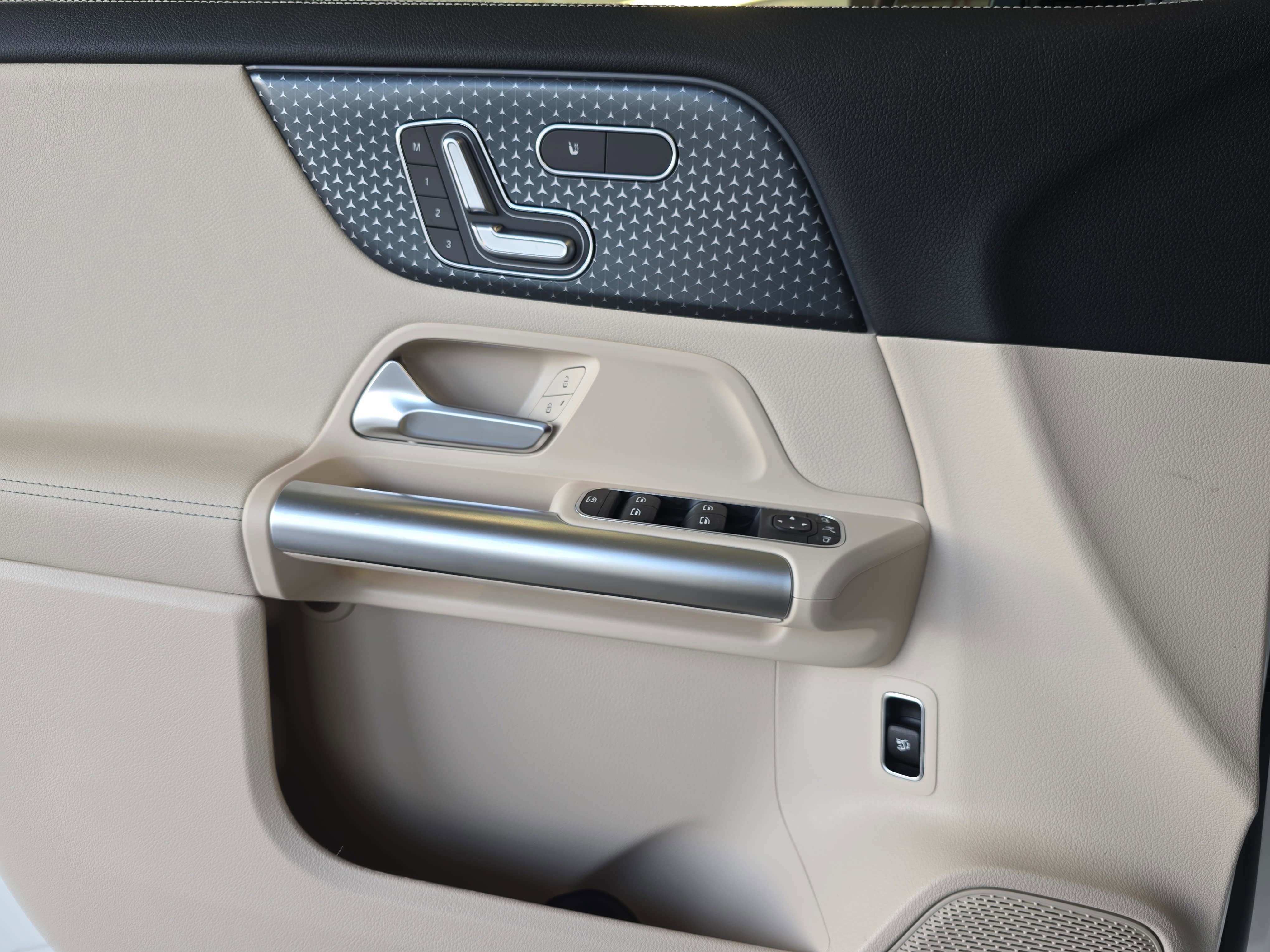 New 2026 Polar White Mercedes-Benz GLA250 image 27