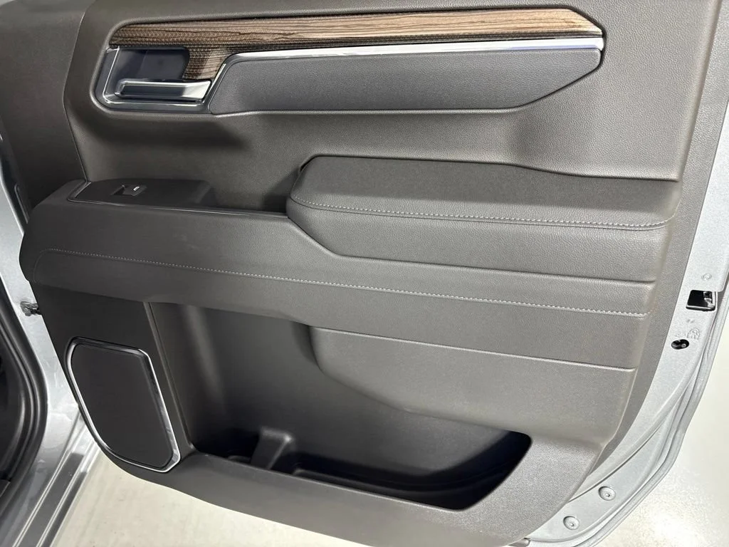 New 2026 Sterling Gray Metallic Chevrolet LT (2FL) image 23