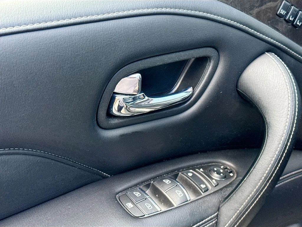 Certified Used 2024 Gray INFINITI LUXE image 19
