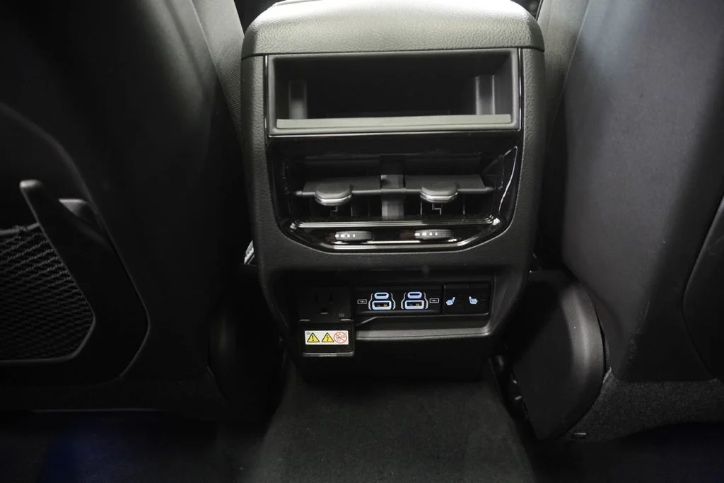 Used 2025 White Jeep Overland image 35