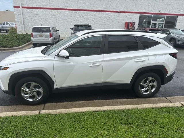 Used 2024 White Hyundai SEL image 4