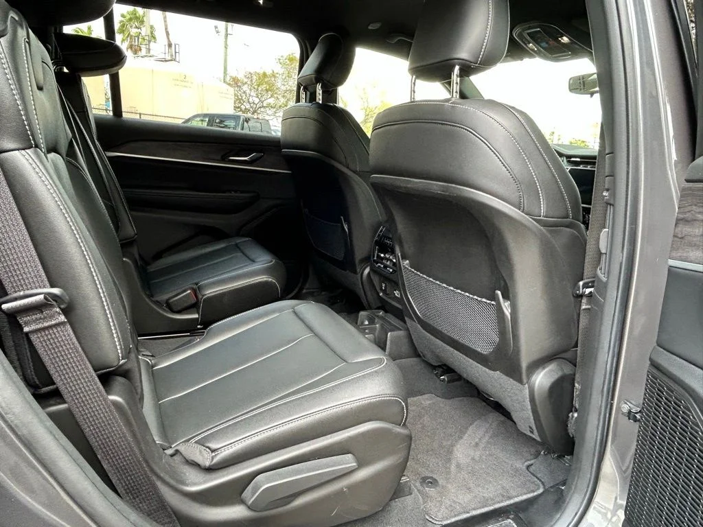 Used 2024 Gray Jeep Limited image 39