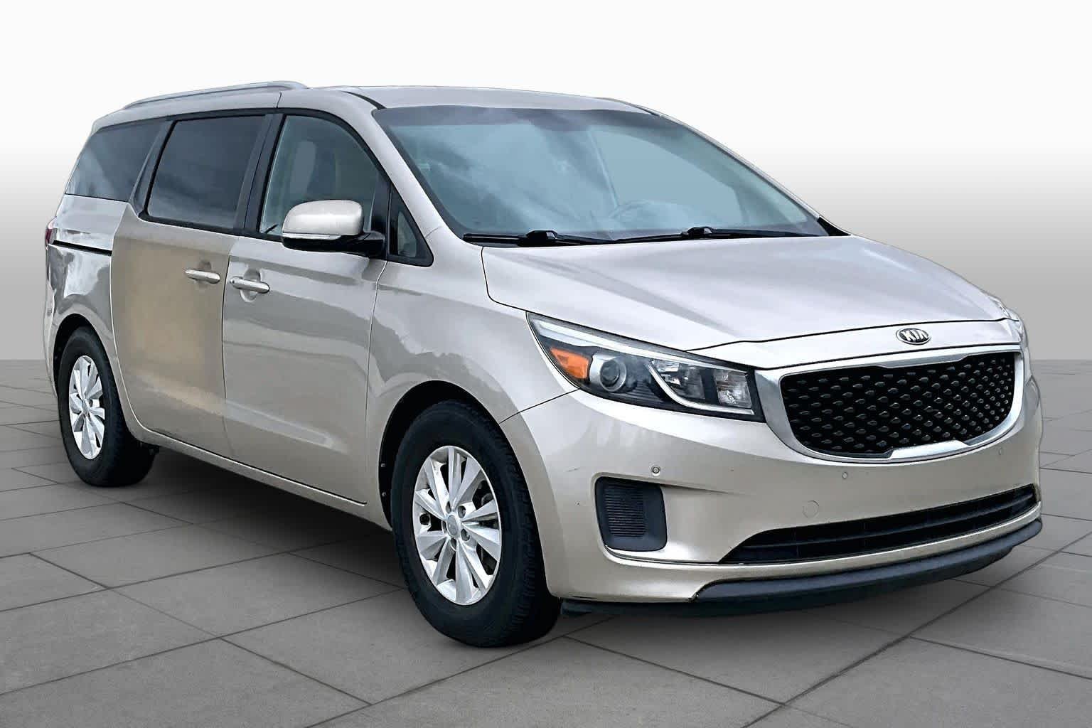 Used 2017 Beachwood Pearl Kia LX image 3