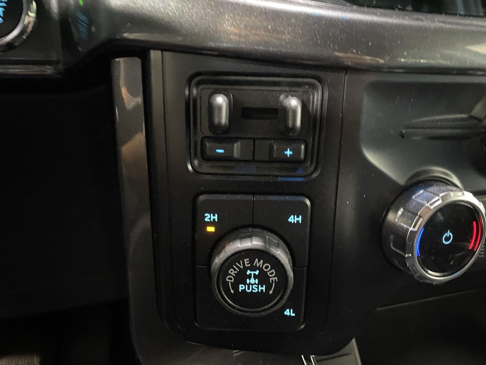Used 2023 Avalanche Gray Ford XLT image 28