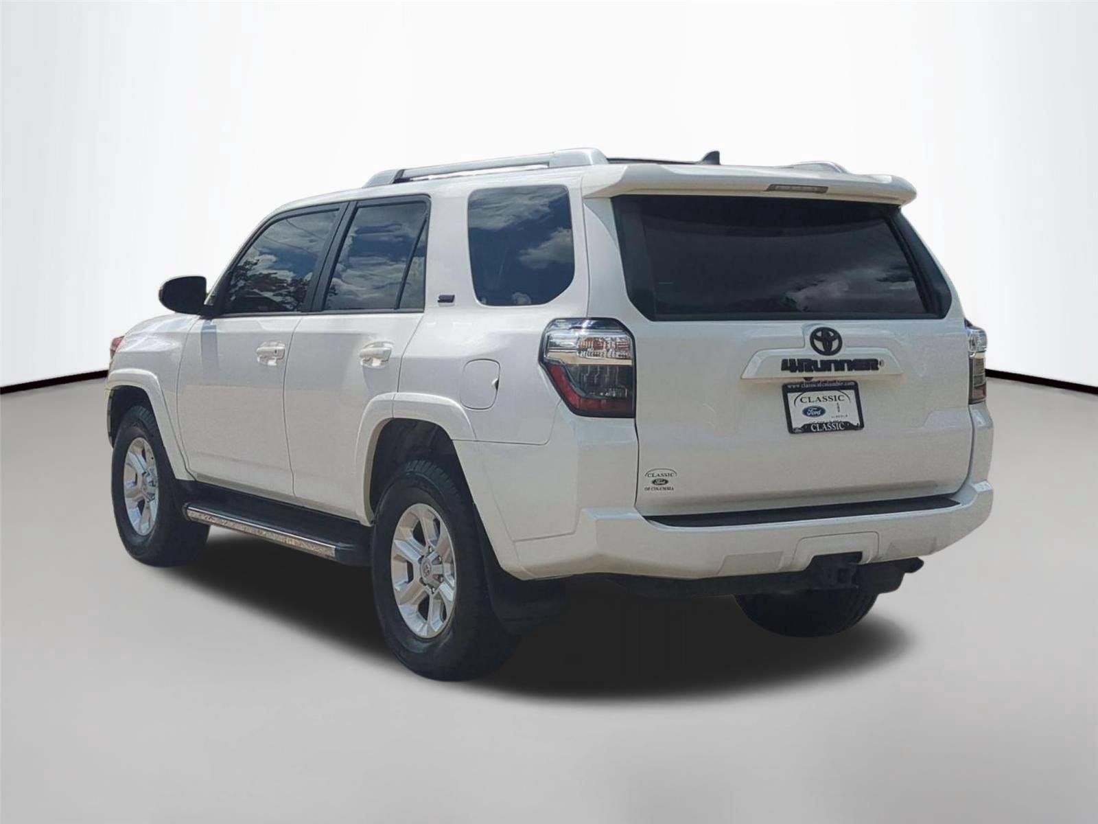 Used 2017 Super White Toyota SR5 image 3