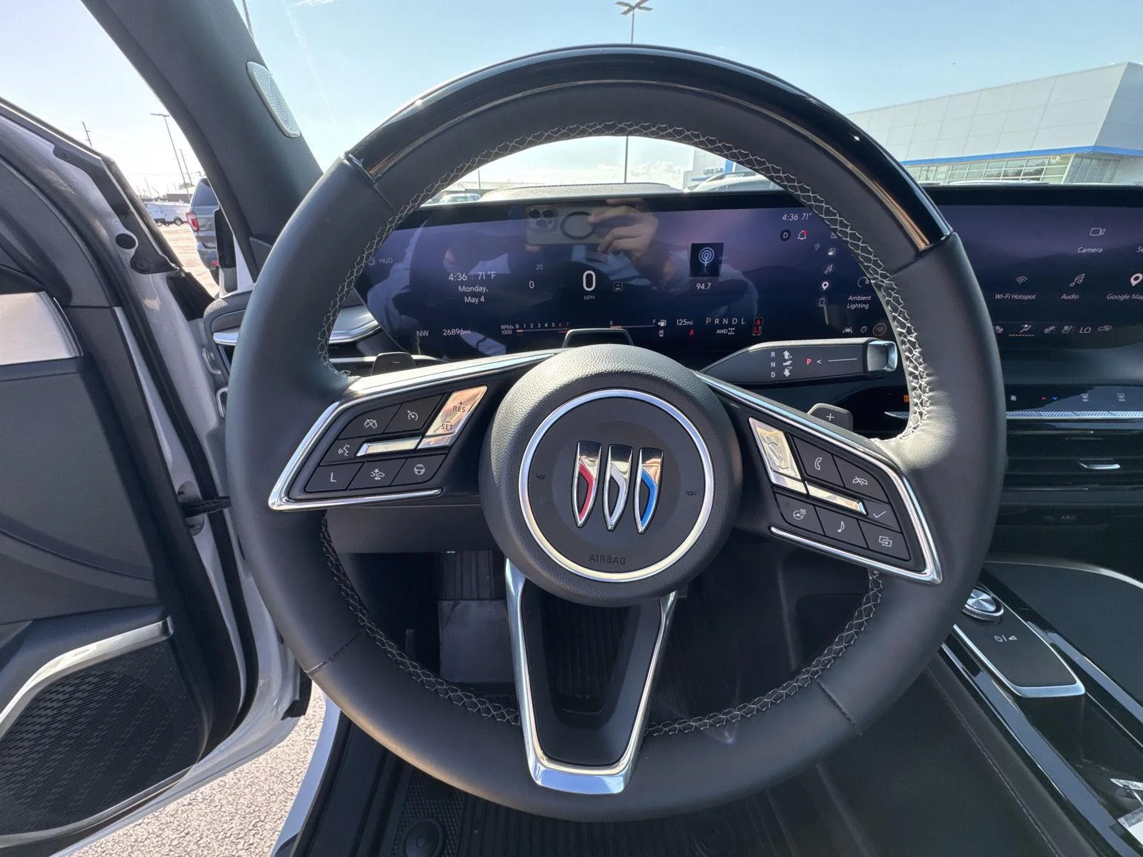 Used 2025 White Frost Tricoat Buick Avenir image 23