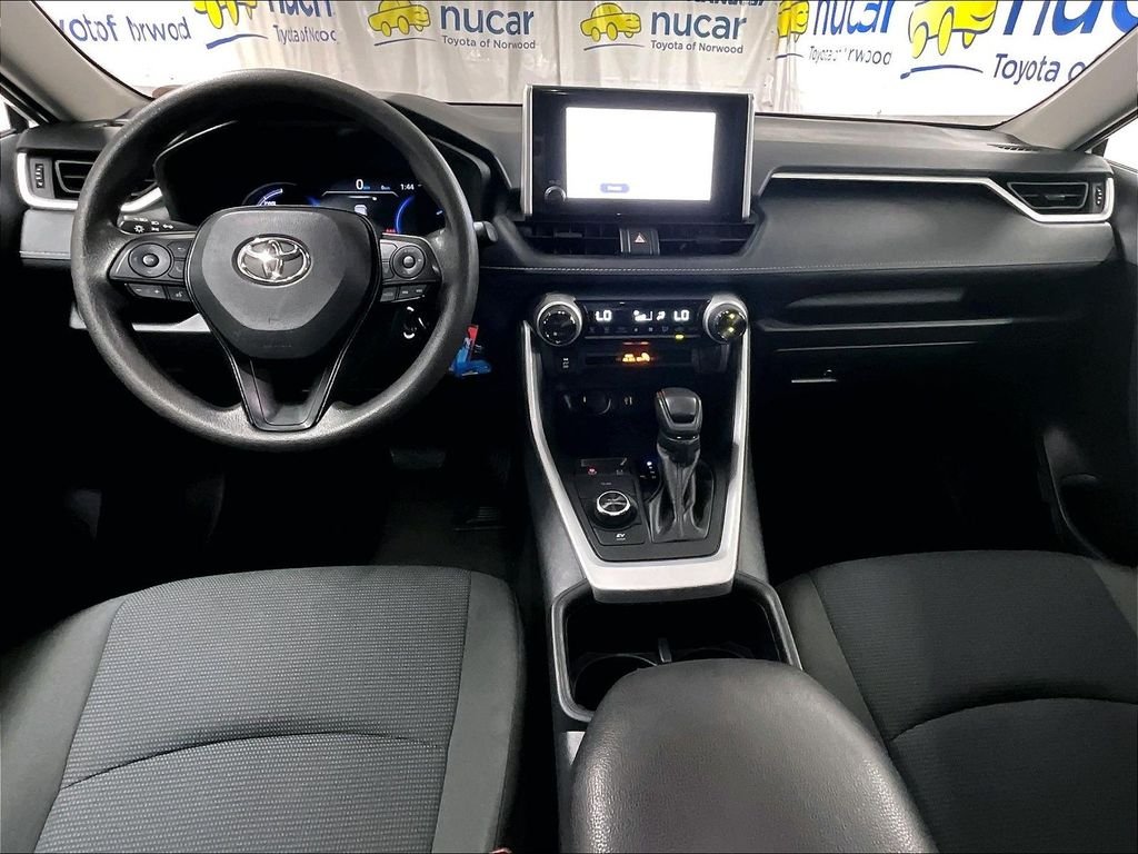 Used 2025 White Toyota LE image 21