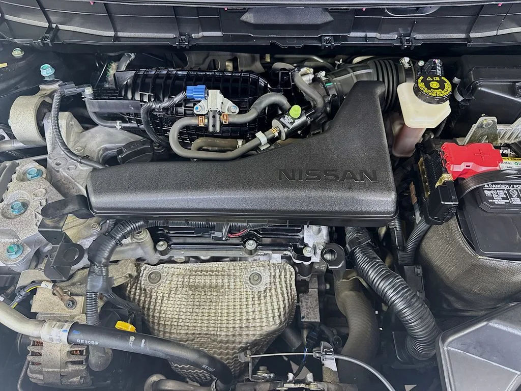 Used 2018 Magnetic Black Nissan S image 37