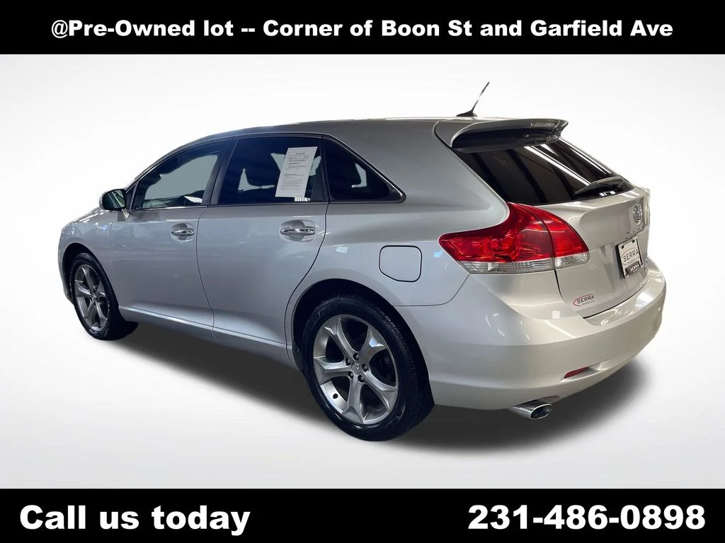 Used 2010 Silver Toyota Base image 3