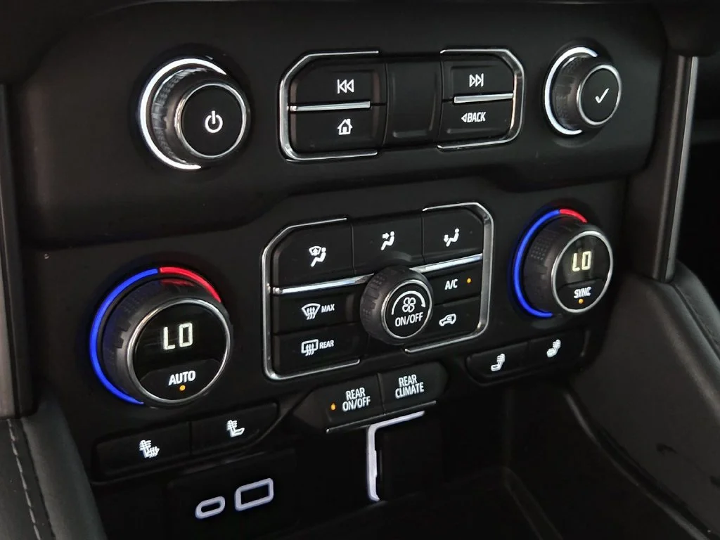 Used 2024 Black Chevrolet Z71 image 27