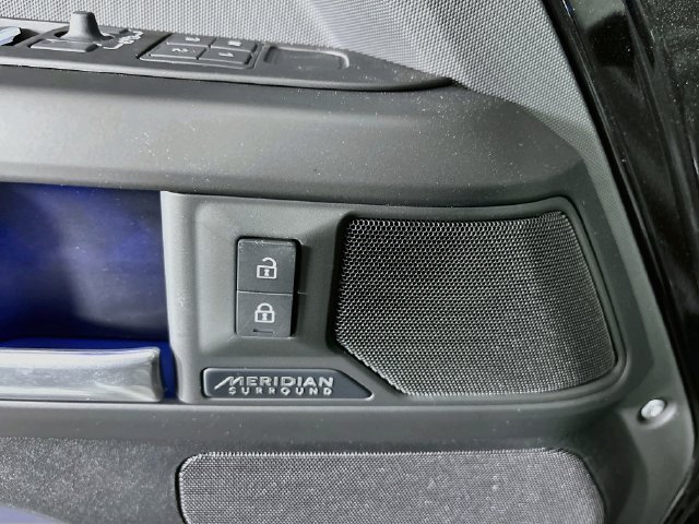 New 2026 Black Land Rover X-Dynamic SE image 19