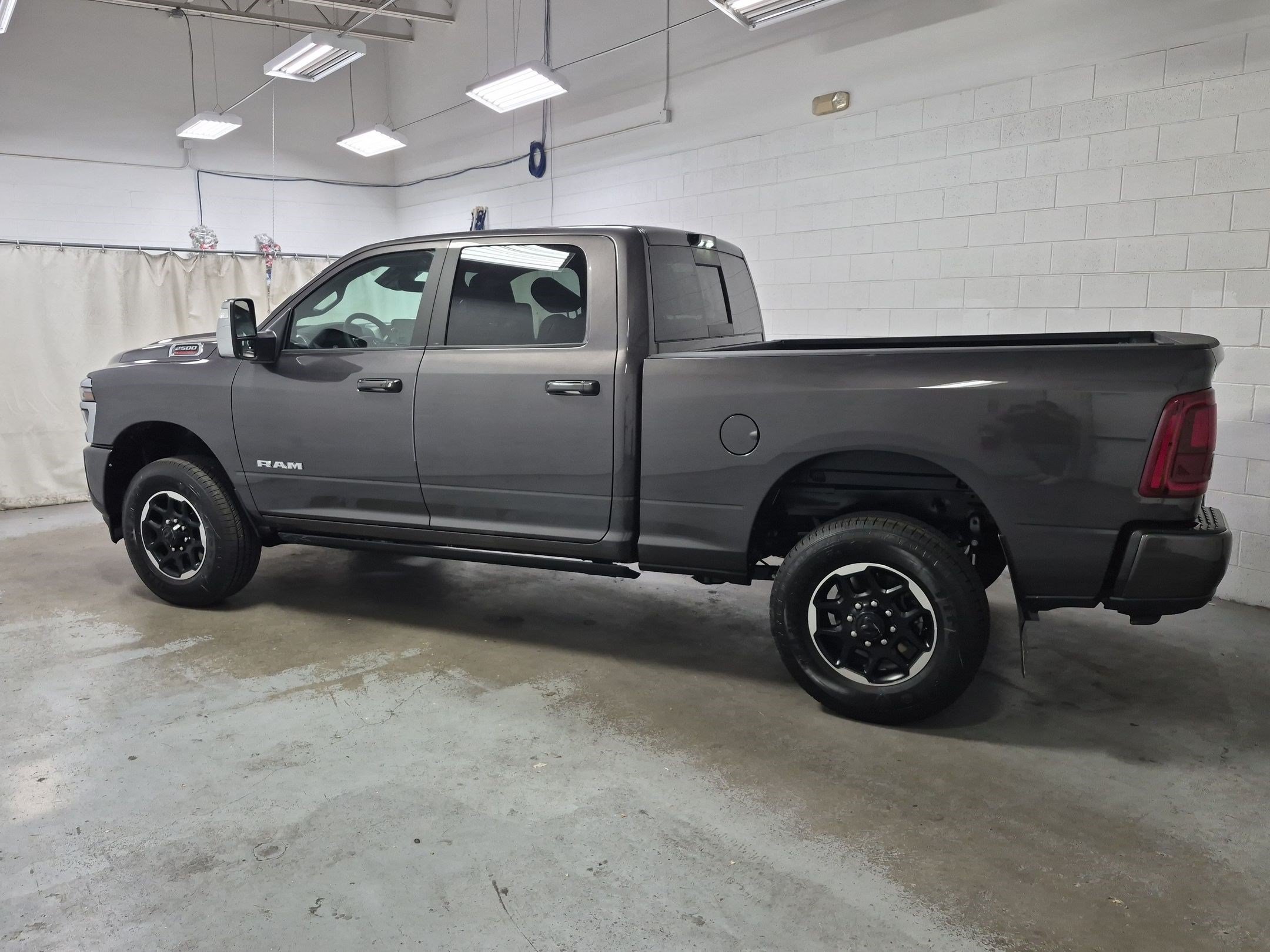 New 2026 Granite Crystal Metallic Clear-Coat Exterior Paint RAM Laramie image 5