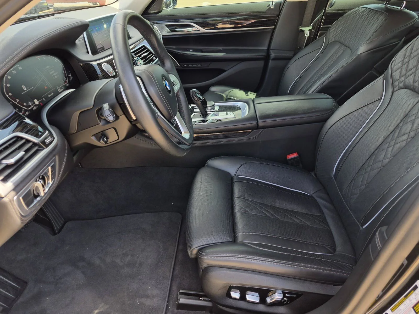 Used 2022 Black Sapphire Metallic BMW 740i image 13