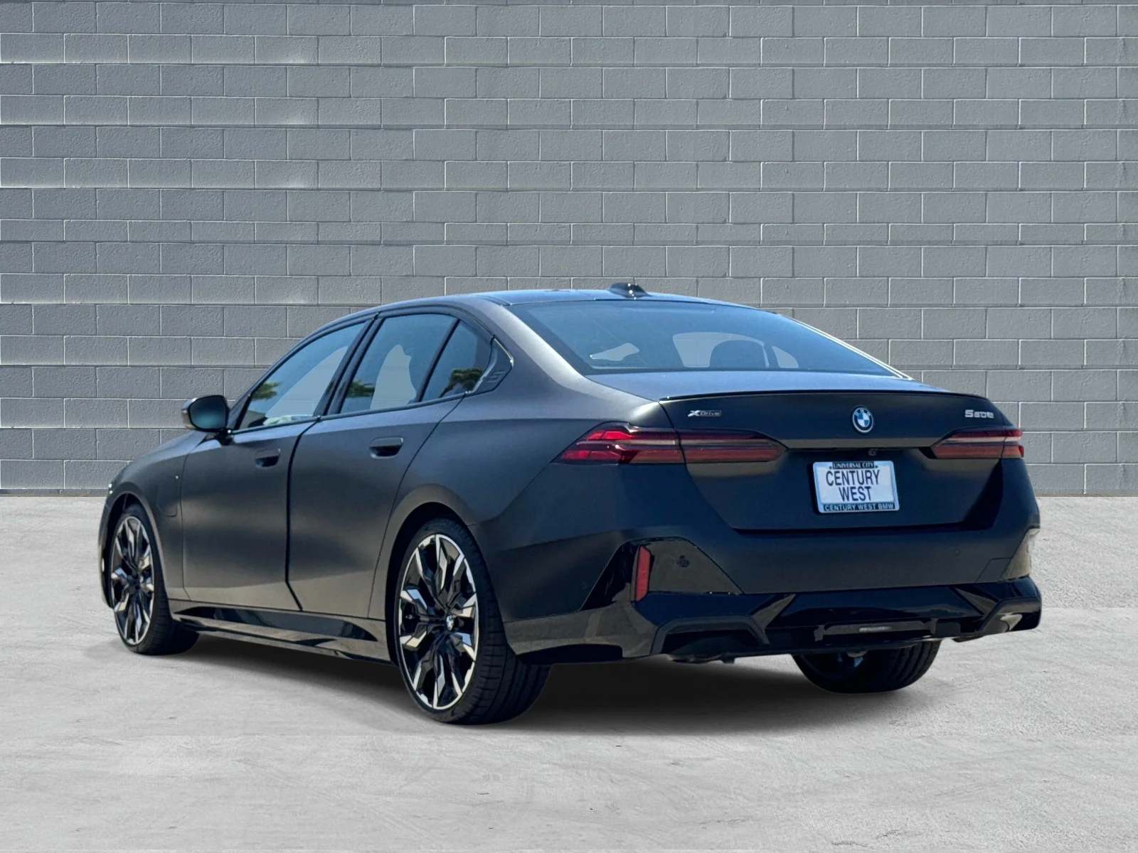 New 2027 Frozen Deep Grey BMW 550e xDrive Sedan image 3
