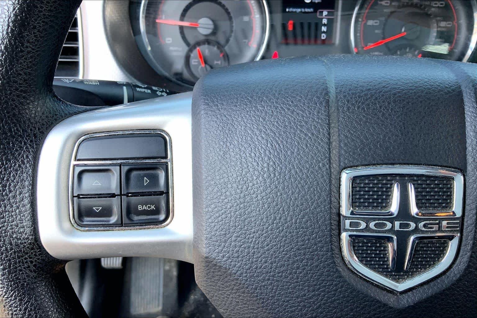 Used 2014 Billet Silver Metallic Clearcoat Dodge SE image 24