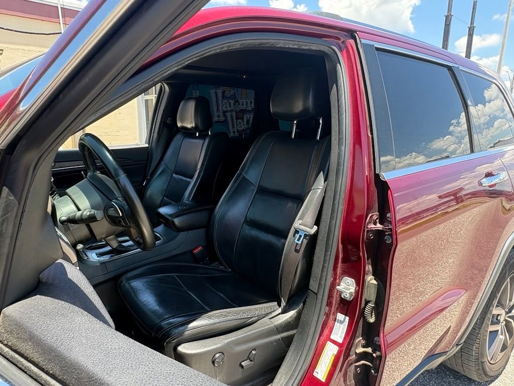 Used 2017 Red Jeep Limited image 9
