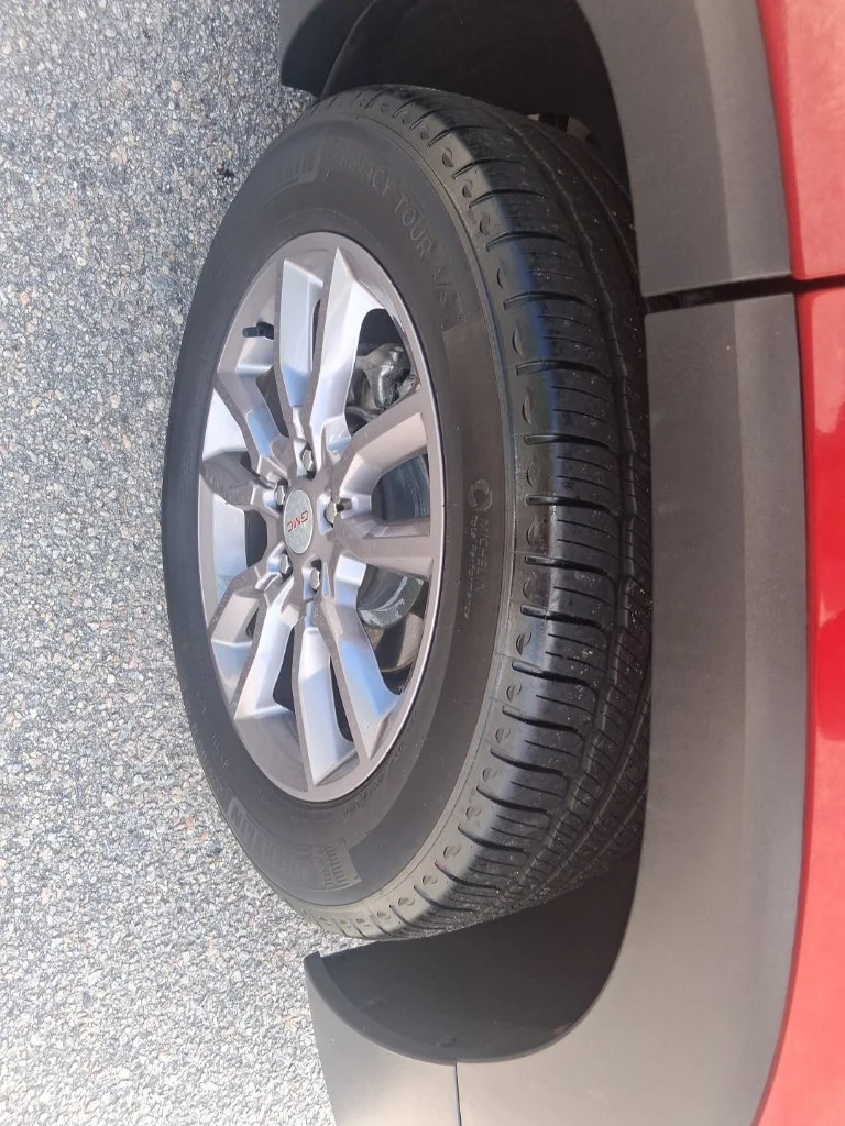 Used 2023 Red GMC SLT image 8