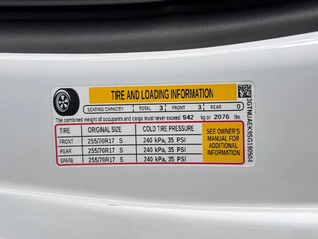 Certified Used 2025 Summit White GMC Pro image 8