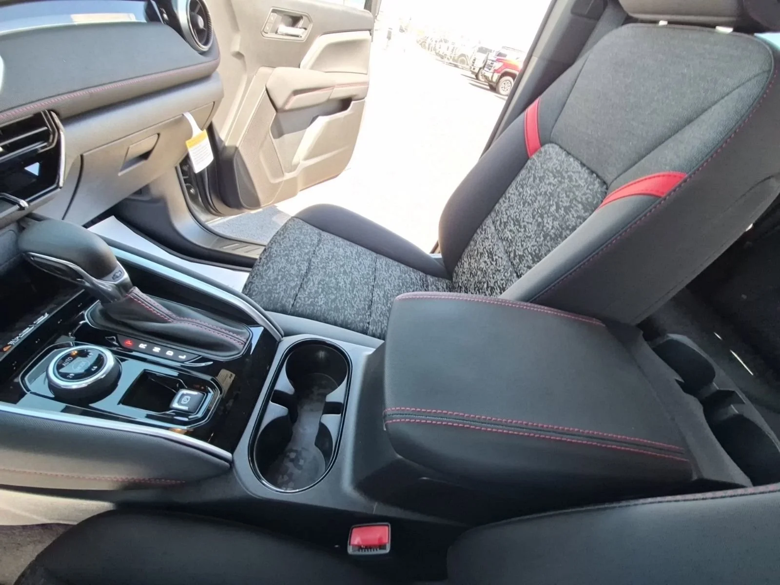 2026 Chevrolet Colorado Z71 - Photo 30