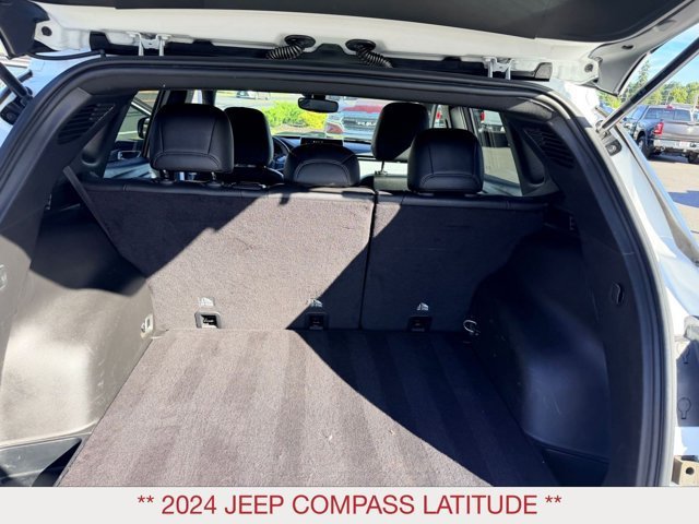 Used 2024 White Jeep Latitude image 19