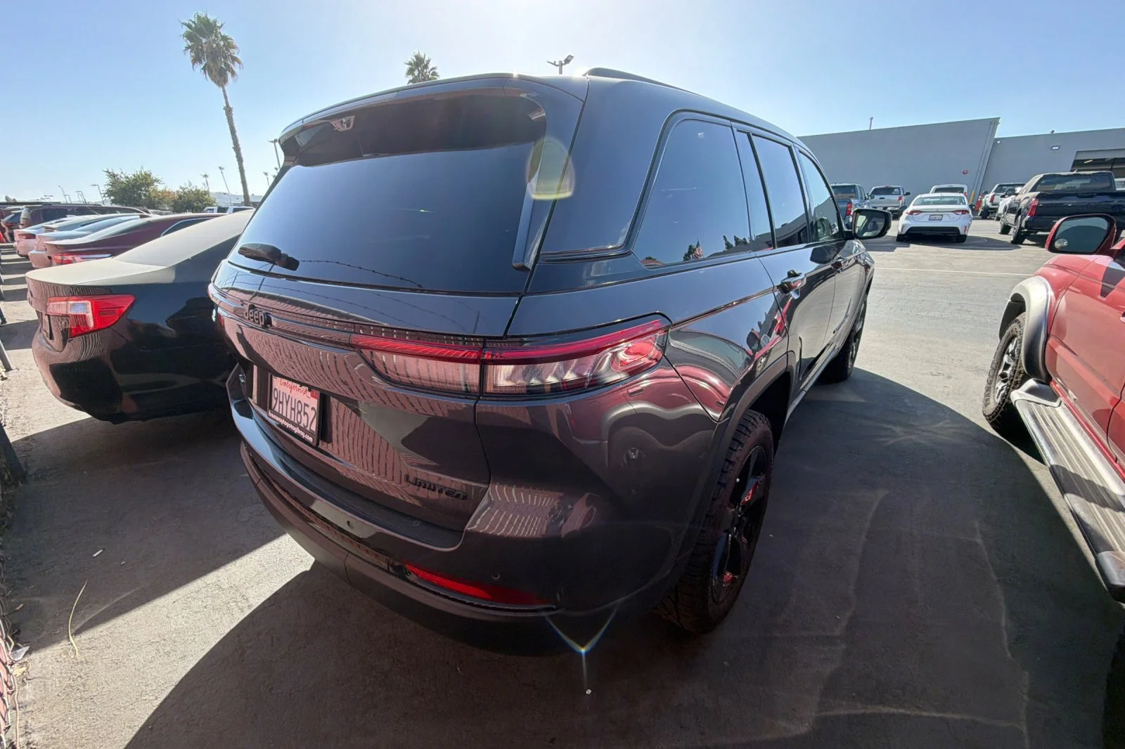 Used 2023 Gray Jeep Limited image 6