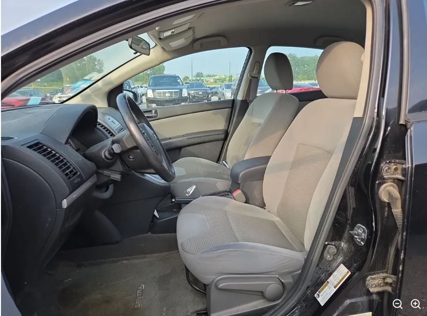 Used 2010 Black Nissan 2.0 SR image 6