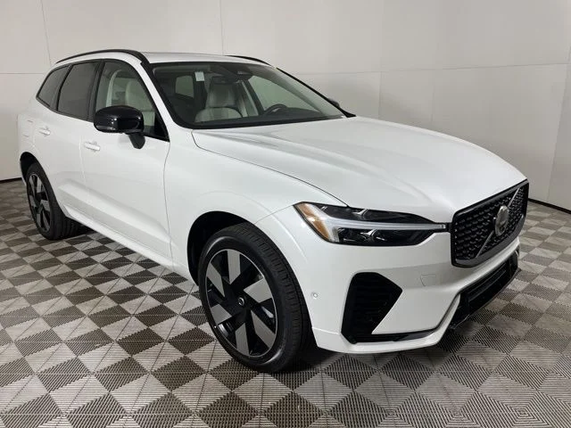 Certified Used 2025 Crystal White Volvo Plus image 2