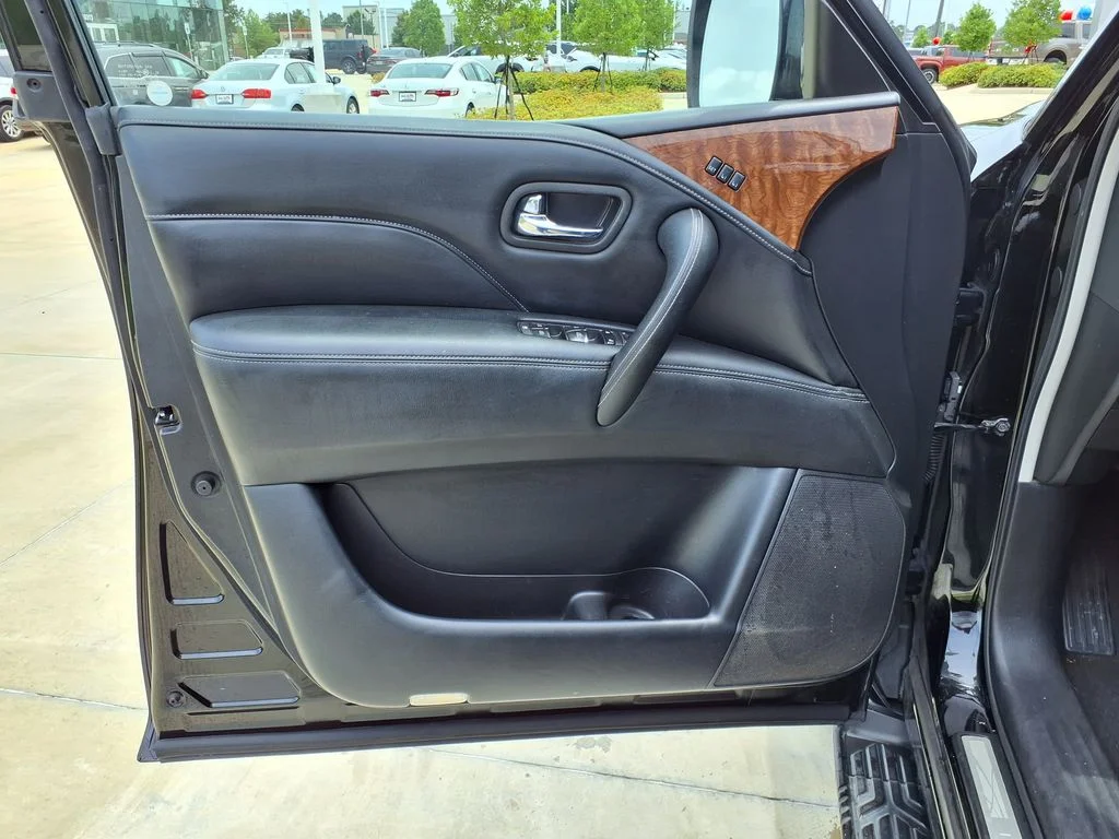 Used 2019 Black INFINITI LUXE image 18