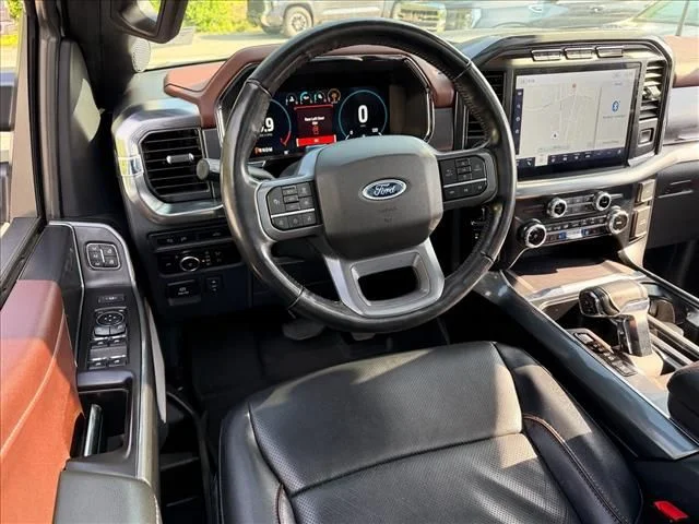 Used 2023  Ford Lariat image 10