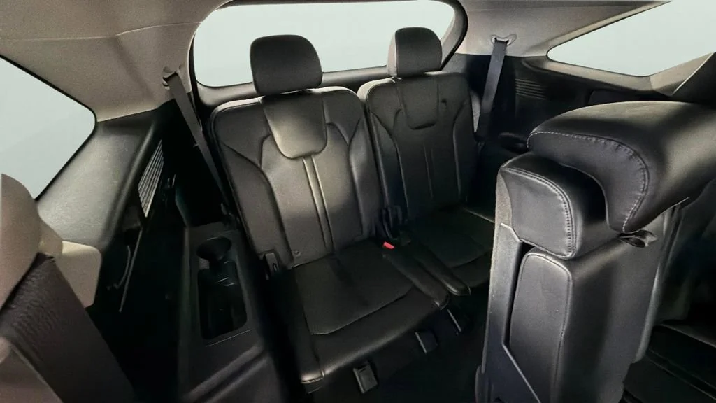 Used 2023 Black Kia S image 33