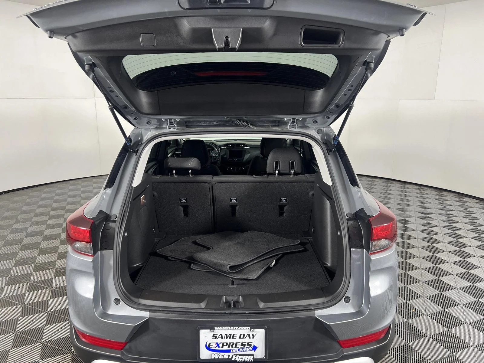 Used 2023 STERLING GRAY METALLIC Chevrolet LT image 54