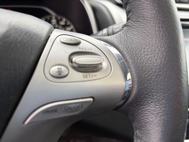 Used 2015 Orange Nissan SL image 30