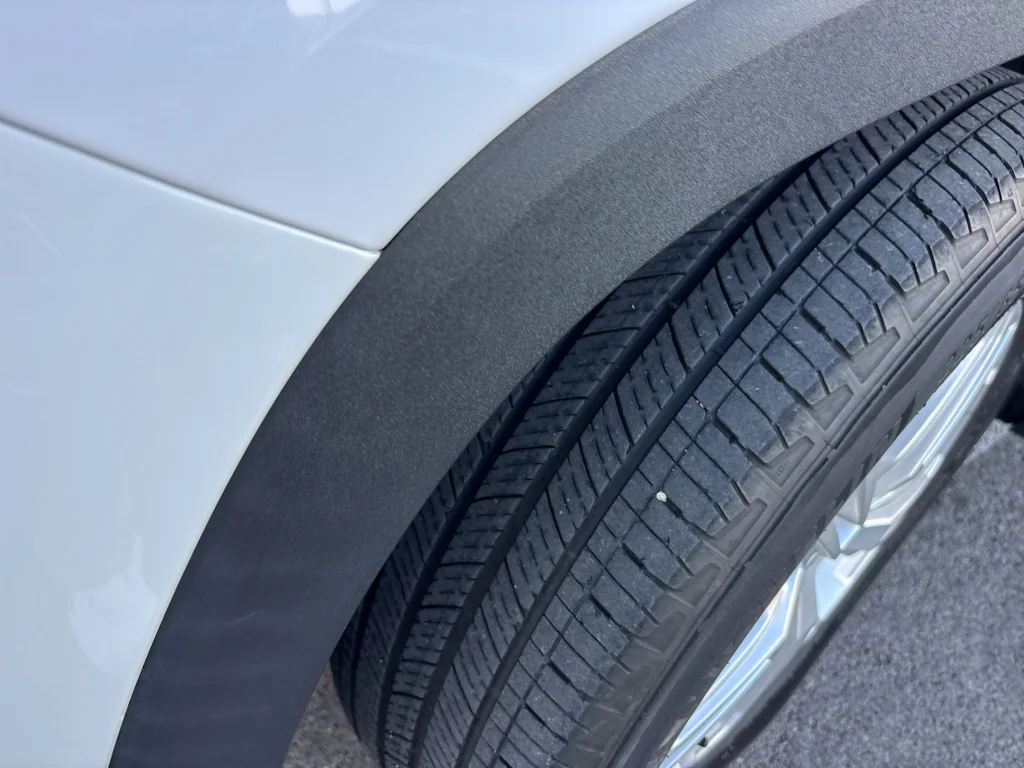 Used 2024 Summit White GMC SLE image 3