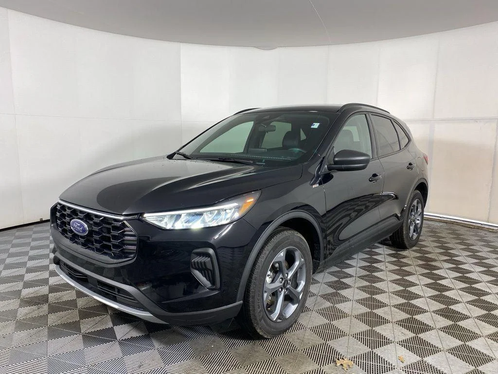 Used 2025 Agate Black Metallic Ford ST-Line image 5