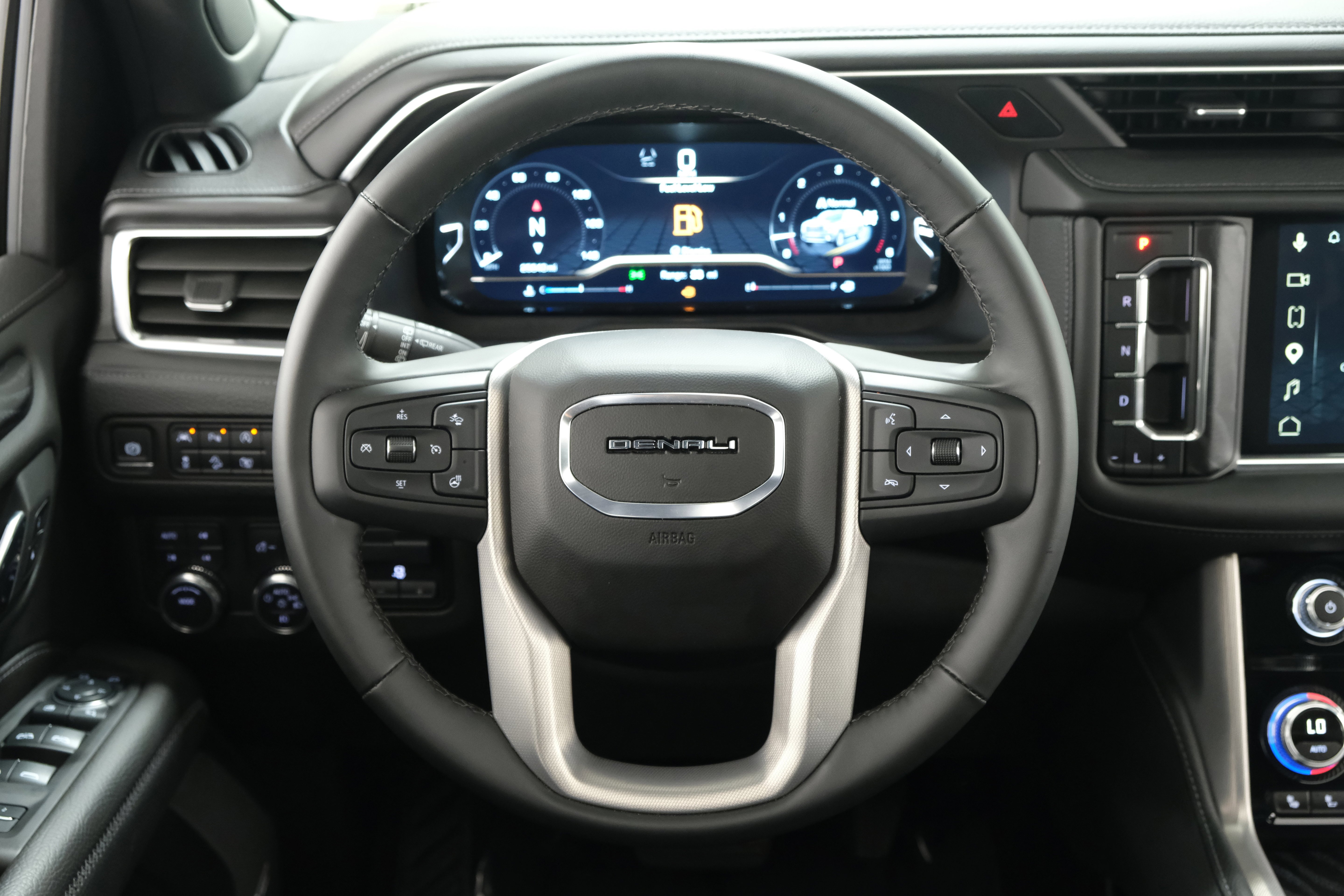 2024 GMC Yukon Denali - Photo 13